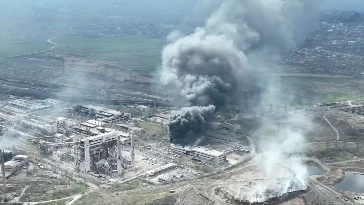 Ocelárny Azovstal jsou podle místního velitele zcela zničené